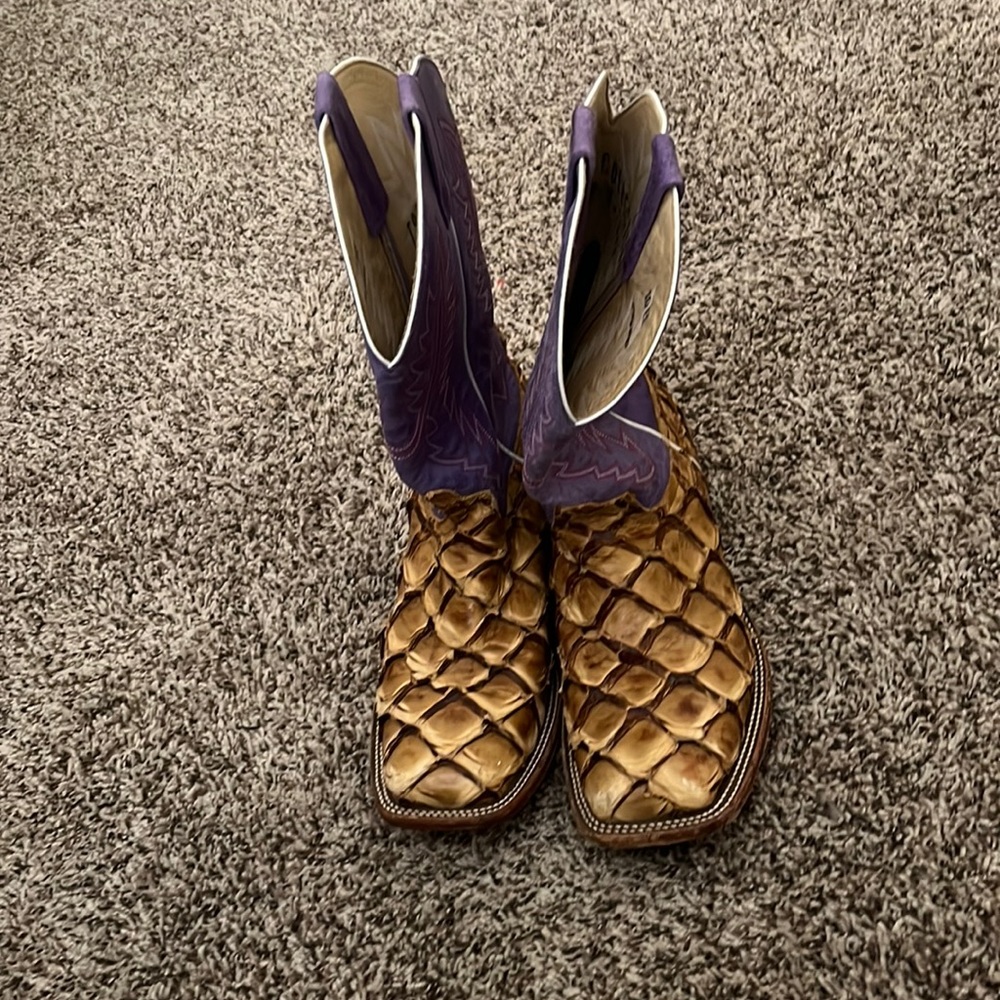 Fish scale boots size 10EE